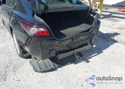 2022 Toyota Camry Le z USA, uszkodzony, nr VIN 4T1C11AK9NU062606